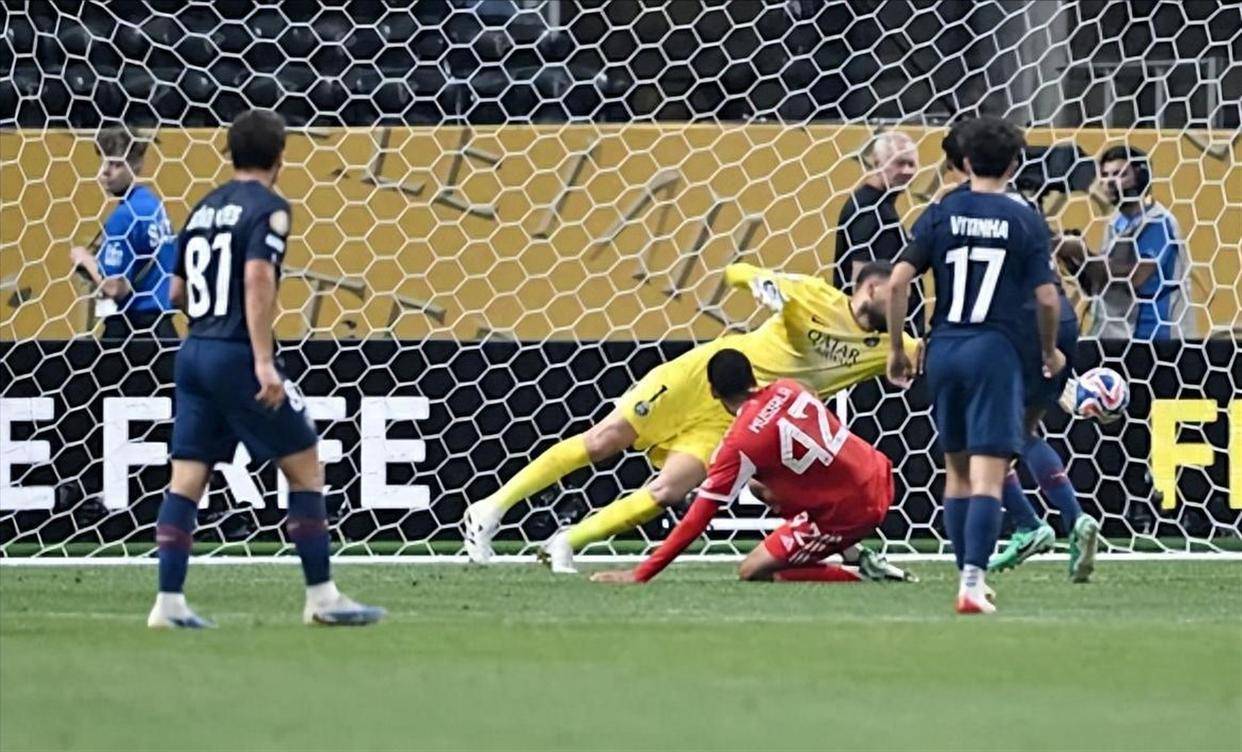 欧冠半决赛来袭，巴黎4000万门将坐穿板凳，阿森纳体能亮红灯